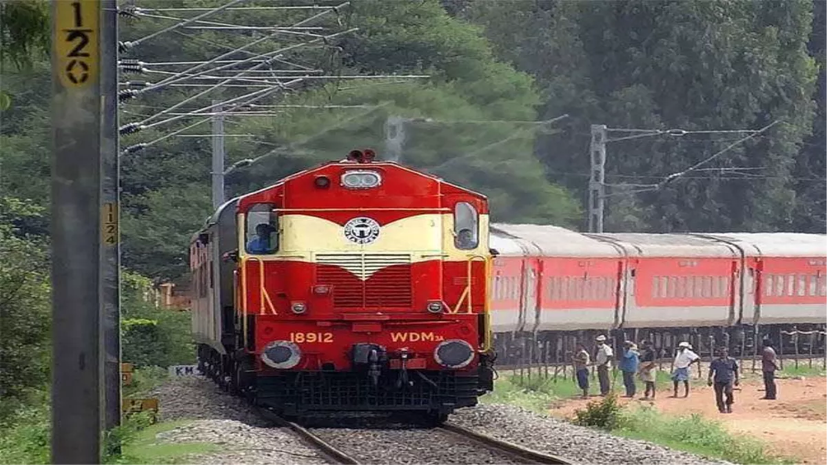 सवा दो साल बाद पठानकोट-जालंधर-अमृतसर रूट पर चली 8 ट्रेनें, हिमाचल प्रदेश की 6 गाड़ियां बंद
