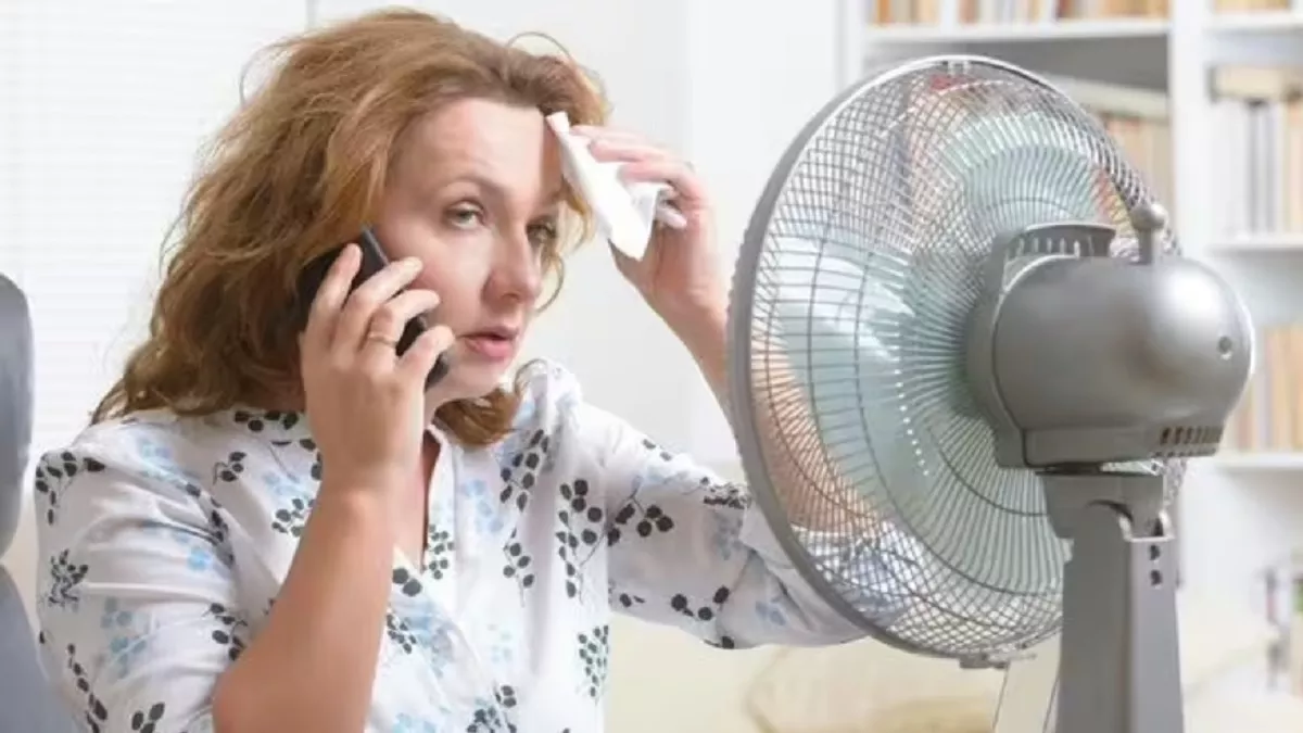 भर्राटेदार हवा के साथ मिलेगी आरामदायक ठंडक, बहुत ही कम है इन Table Fan की कीमत