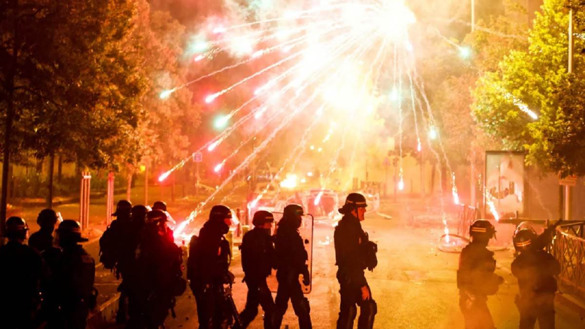 https://www.jagranimages.com/images/newimg/01072023/01_07_2023-france_riots_23457349.jpg