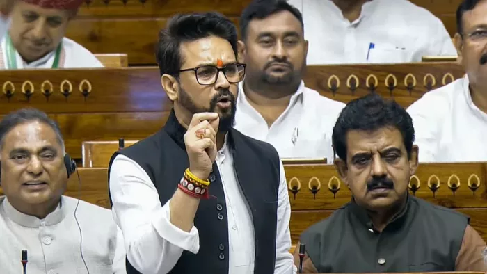 भाजपा सांसद अनुराग ठाकुर ने सदन में सनातन धर्म पर उंगली उठाने वाले विपक्षी सांसदों पर जमकर हमला बोला।