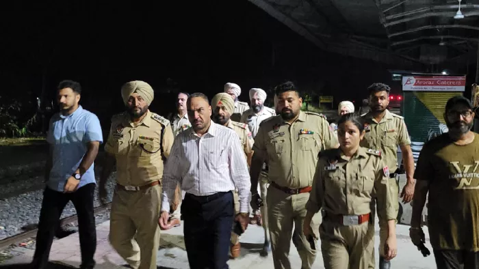 संदिग्ध दिखने की सूचना मिलने के बाद पुलिस ने चलाया सर्च ऑपरेशन