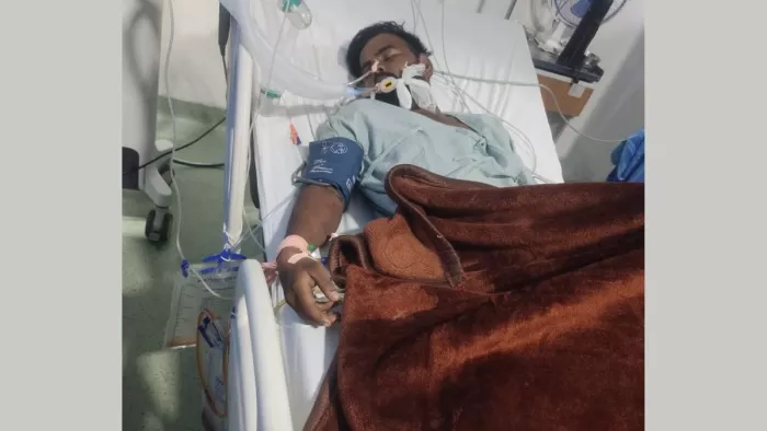 गंभीर रूप से घायल युवक अस्पताल में भर्ती। फोटो- जागरण