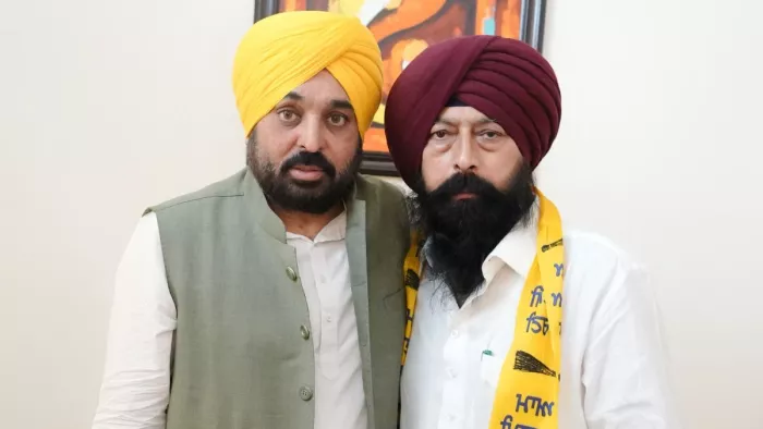 पूर्व सीनियर डिप्टी मेयर कमलजीत भाटिया भाजपा छोड़ AAP में हुए शामिल