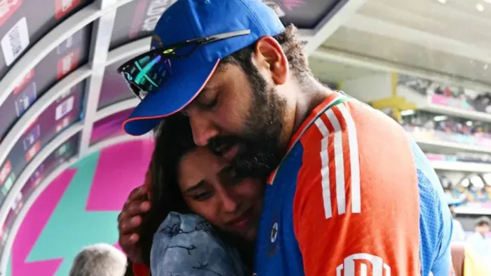 Rohit Sharma ने T20 से लिया संन्यास तो पत्नी Ritika Sajdeh हुईं इमोशनल