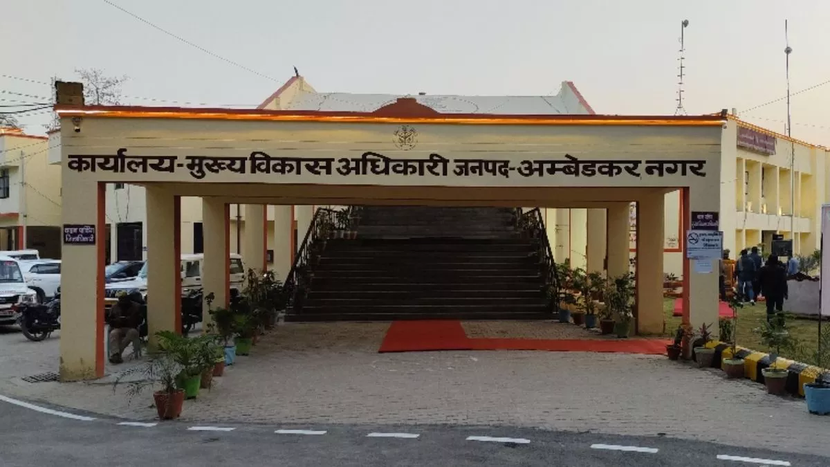 UP: 24 पूर्व प्रधान और ग्राम सचिवों पर गबन का बड़ा खुलासा, 1.29 करोड़ की वित्तीय अनियमितता