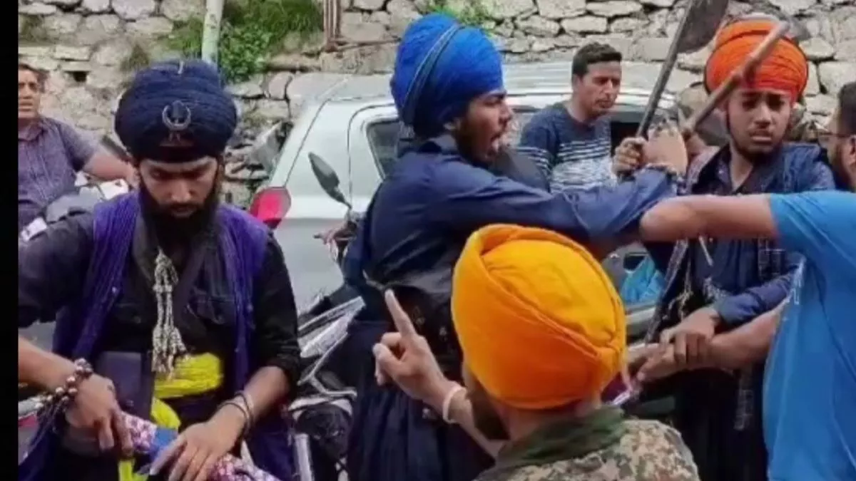 Uttarakhand News: सड़क से लेकर कोतवाली तक निहंगों का हुड़दंग, धारदार हथियारों से हमला, एसएसआई समेत 10 लोग घायल