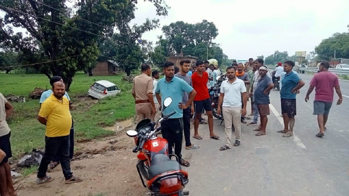 car hits bike young man and his relative died in pratapgarh