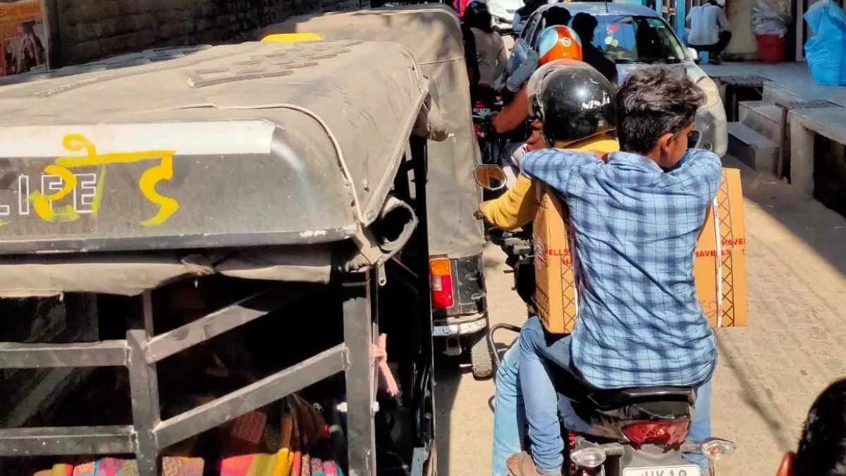 Udhamsingh Nagar News: काशीपुर में ई रिक्शाओं के रूट निर्धारित करने से सुधरेगी यातायात व्यवस्था