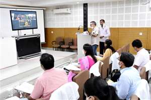 सांसद ने जलजमाव पर ली रिपोर्ट, डीसी ने गिनाए प्रबंध