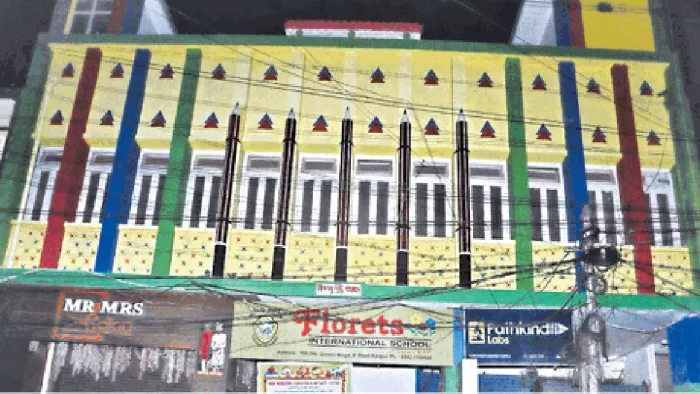 कानपुर के निजी स्कूल का वीडियो वायरल हुआ है।