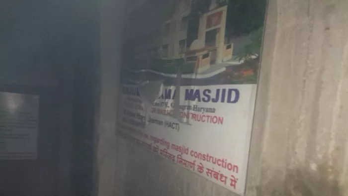 Gurugram Fire: गुरुग्राम में मदरसे की बिल्डिंग में लगी आग, बाइक जलकर राख।