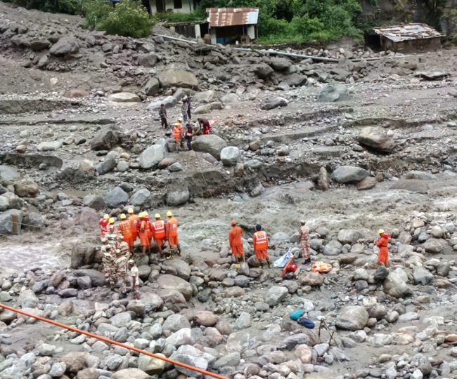 Himachal Cloud Burst: शिमला के समेज खड्ड में बादल फटने से 6 परिवार ...