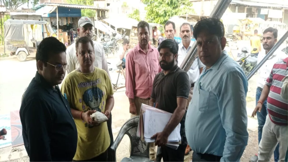 भारत-नेपाल सीमा क्षेत्र में केंद्रीय टीम की छापेमारी से सनसनी, इस मिशन को लेकर तीन को मिला नोटिस