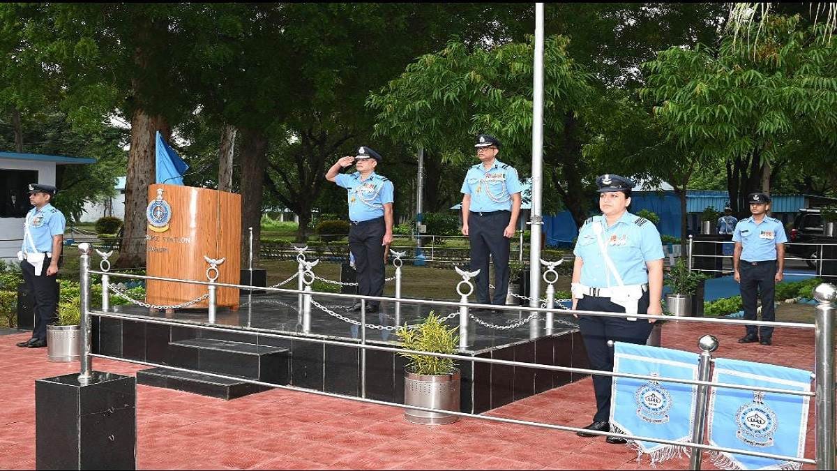 https://www.jagranimages.com/images/newimg/01082025/01_08_2025-air_commodore_chandra_kumar_rasyara_24000938.jpg