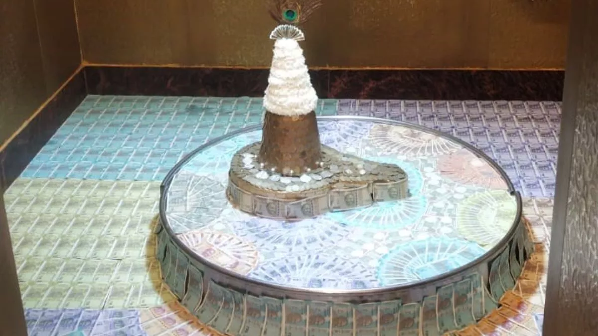 औघड़दानी मंदिर में नोटों से हुआ भोलेनाथ का अलौकिक श्रृंगार, दर्शन के लिए उमड़ रही है भक्तों की भीड़