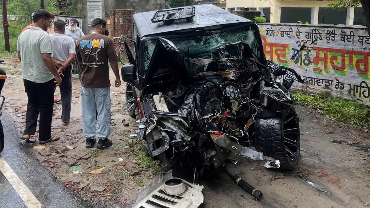 Punjab News: दीवार तोड़ पेड़ से टकराई थार, दो दोस्तों की मौत; भीषण हादसे में कार के उड़े परखच्चे