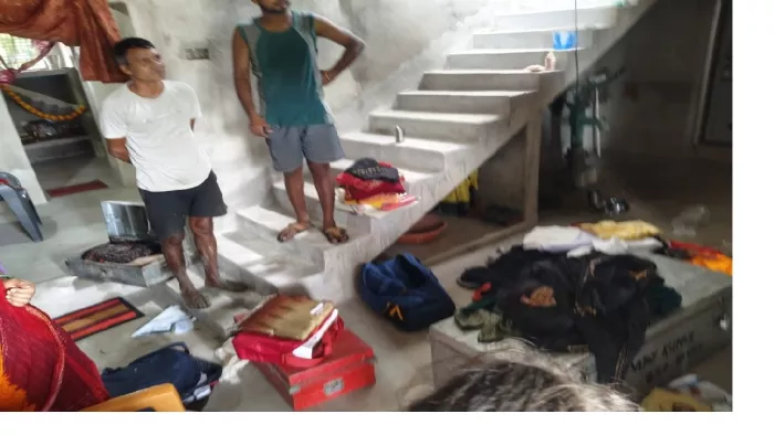 सिपाही के घर में घुसकर चोरी कर ली गई।