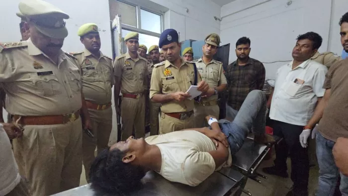 पुलिस तस्करों से पूछताछ करती हुई। जागरण