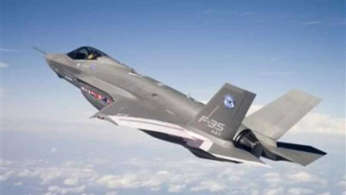 अमेरिकी  F-35C  क्रैश: ट्रंप भारत पर इसकी खरीद के लिए बना रहे दबाव, अब चर्चा में है खामियां