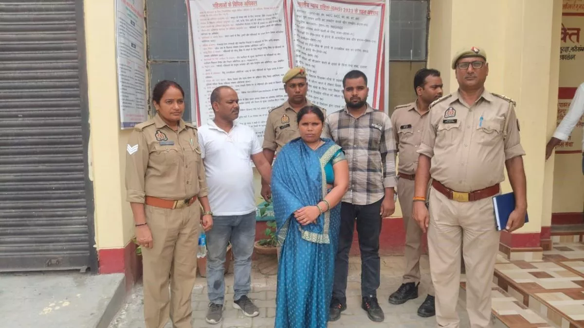 यूपी पुलिस ने महिला समेत तीन लोगों को किया गिरफ्तार, तलाशी में बरामद हुई चीज ने उड़ा दिए होश