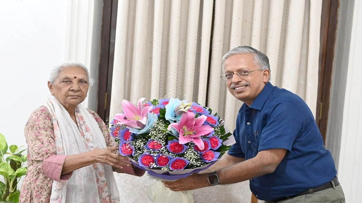 chief secretary sp goyal met governor and seeks her blessing
