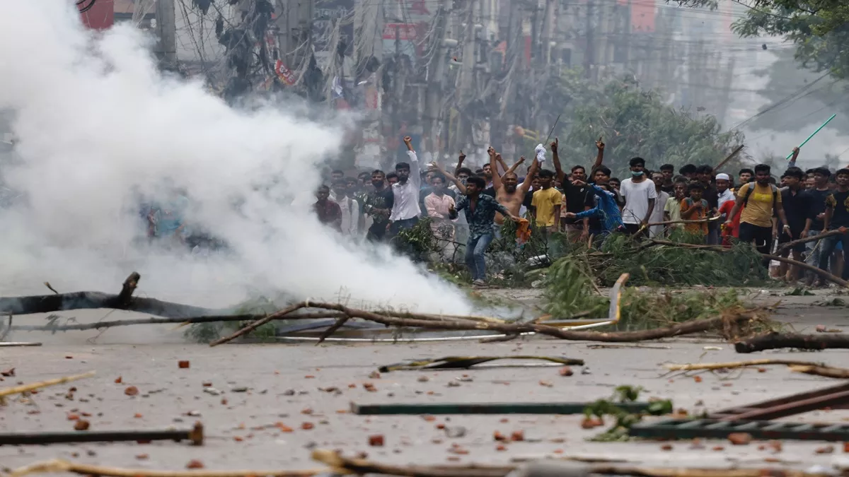 बांग्लादेश में बीएनपी-एनसीपी समर्थकों में झड़प, 35 घायल; अवामी लीग ने की यूनुस सरकार की आलोचना
