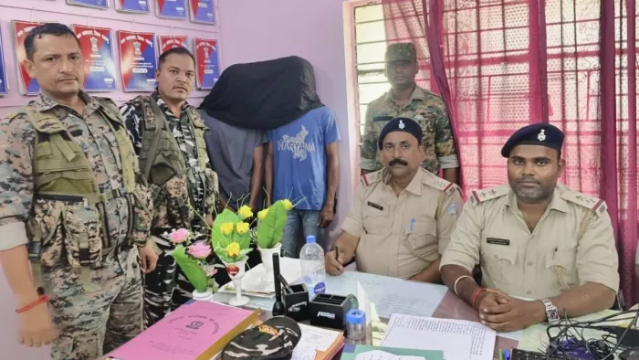 अवैध शराब की बड़ी खेप और कंटेनर समेत दो तस्कर गिरफ्तार। जागरण फोटो