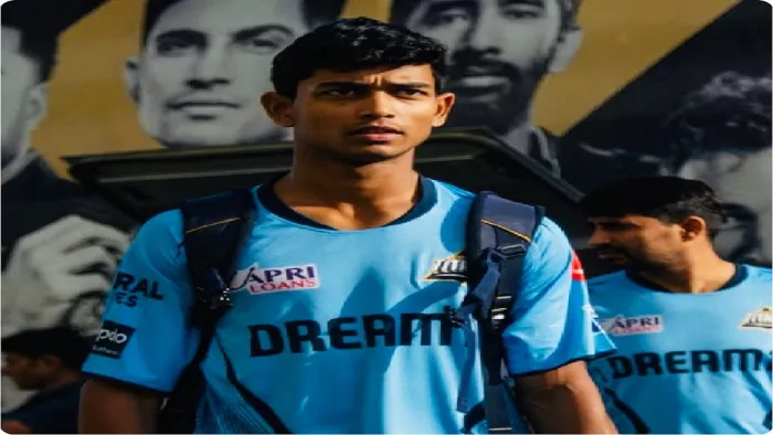 आस्ट्रेलिया दौरे पर इंडिया अंडर-19 क्रिकेट टीम में चयनित प्रयागराज के युवा तेज गेंदबाज किशन सिंह।