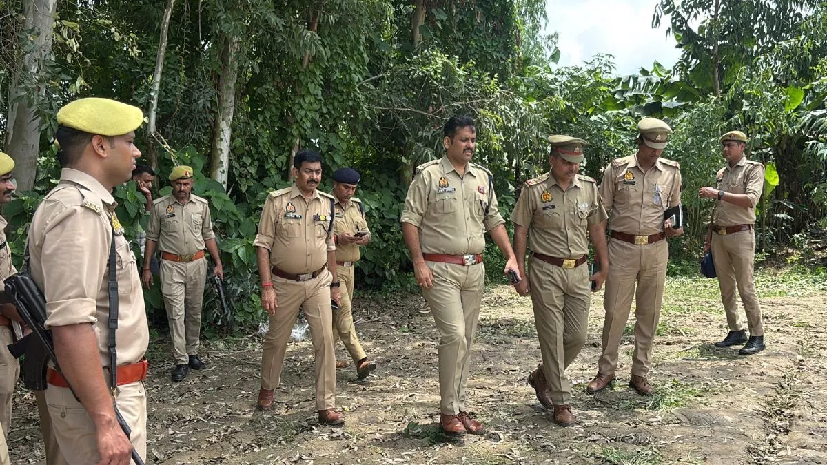 Sitapur News: शौच के ल‍िए गई युवती का म‍िला शव, बांके से गले पर वार के न‍िशान; जांच में जुटी पुल‍िस