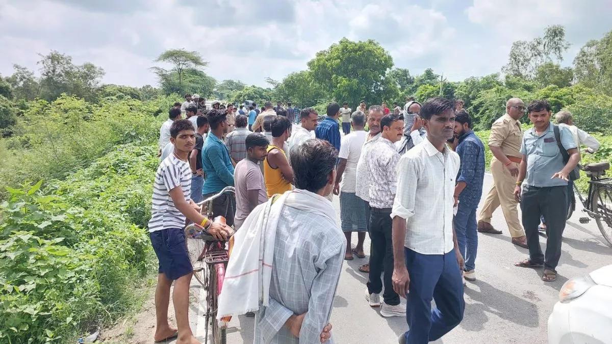 सीतापुर में दर्दनाक हादसा: ट्रक की टक्कर से पत्नी और बुआ की मौत, पति की हालत गंभीर