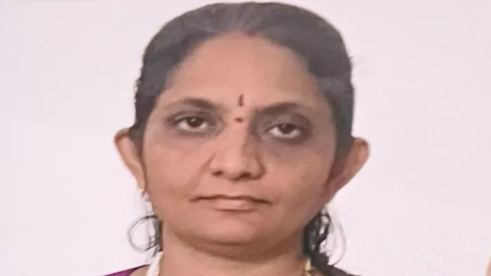 आइआइटी प्रोफेसर की पत्नी ने छठी मंजिल से कूदकर जान दे दी।