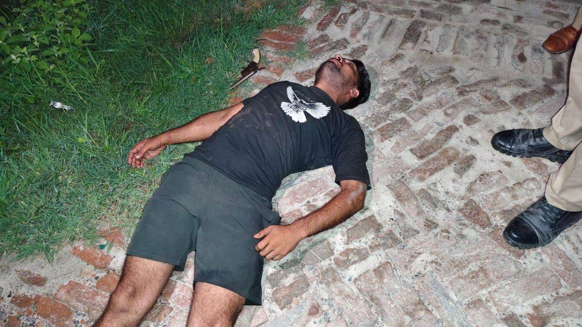 sultanpur two cattle smugglers shot in police encounter one arrested