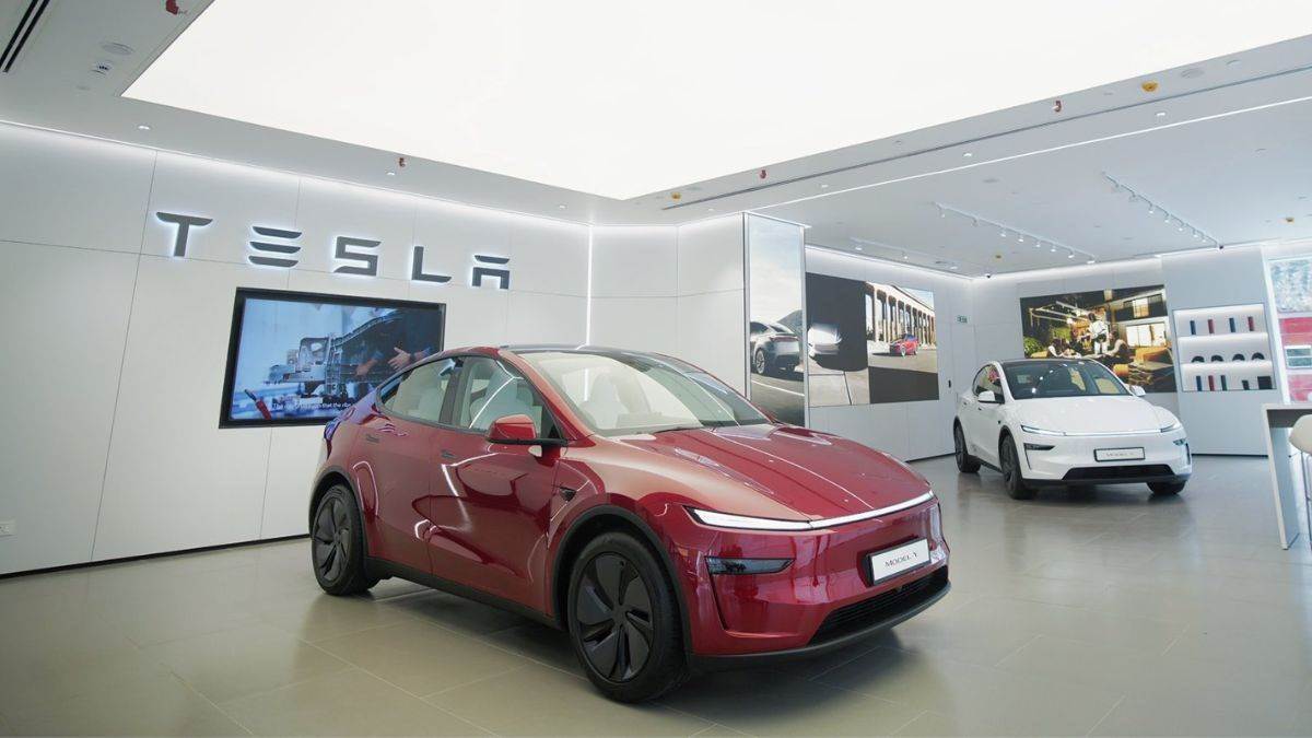 https://www.jagranimages.com/images/newimg/01082025/01_08_2025-tesla_first_supercharger_24001159.jpg