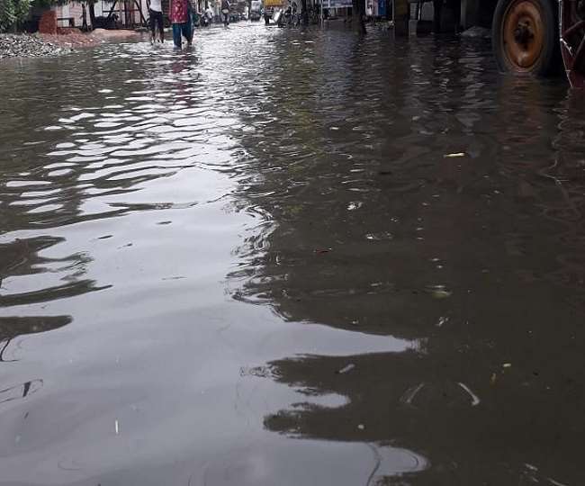 दिल्ली-एनसीआर में जानलेवा साबित हुई तेज बारिश, गाजियाबाद में पानी में करंट उतरने से 4 लोगों की मौत