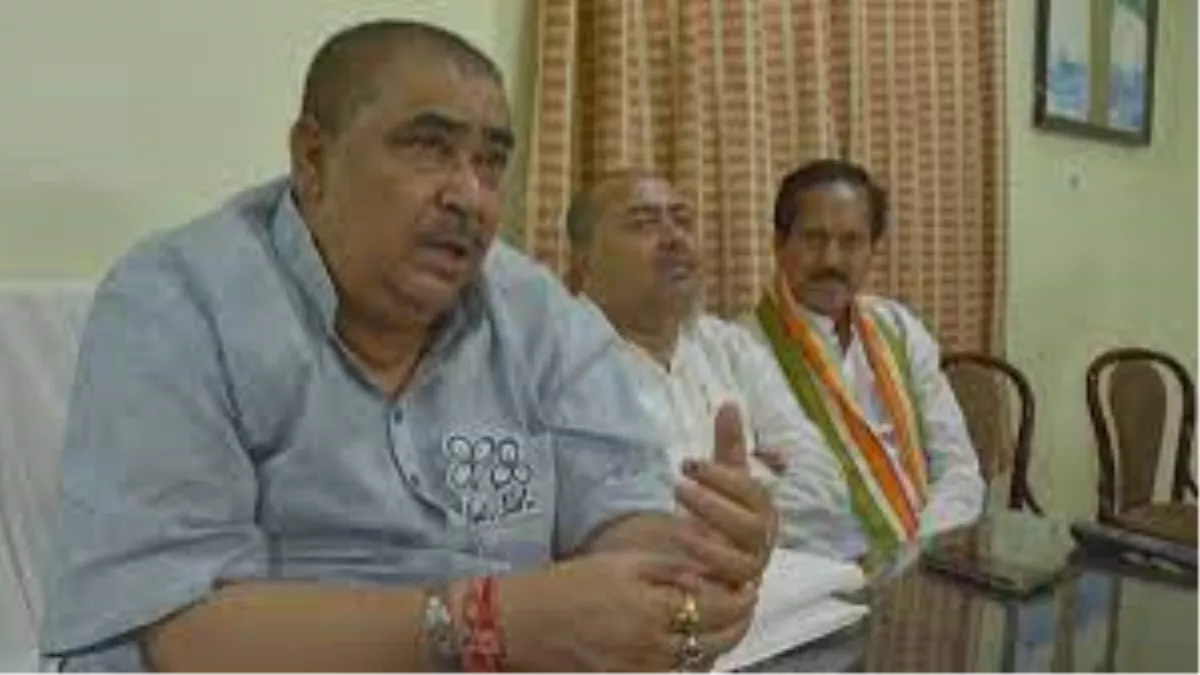 टीएमसी नेता अनुब्रत मंडल की फाइल फोटो।