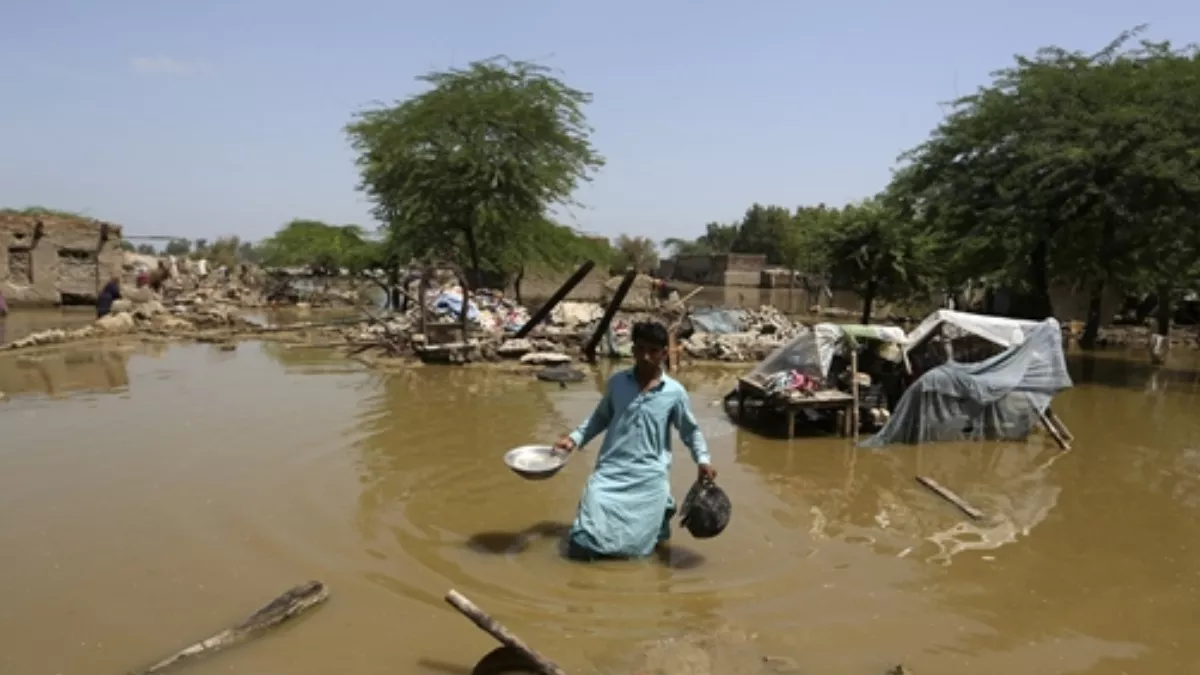 पाकिस्‍तान में बाढ़ से बिगड़े हालात, सब्जियों की आसमान छूती कीमतों को देख भारत से व्‍यापार शुरू करने की उठ रही मांग