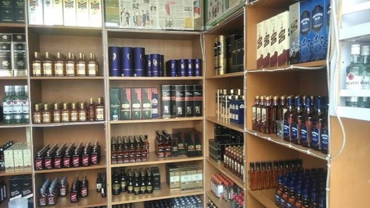 दिल्ली में आज से पुरानी शराब की नीति लागू, दुकान पर जाने से पहले ध्यान