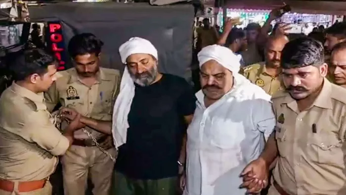 Atiq Ashraf Murder: माफिया अतीक अहमद, साथ में भाई अशरफ (फाइल फोटो)