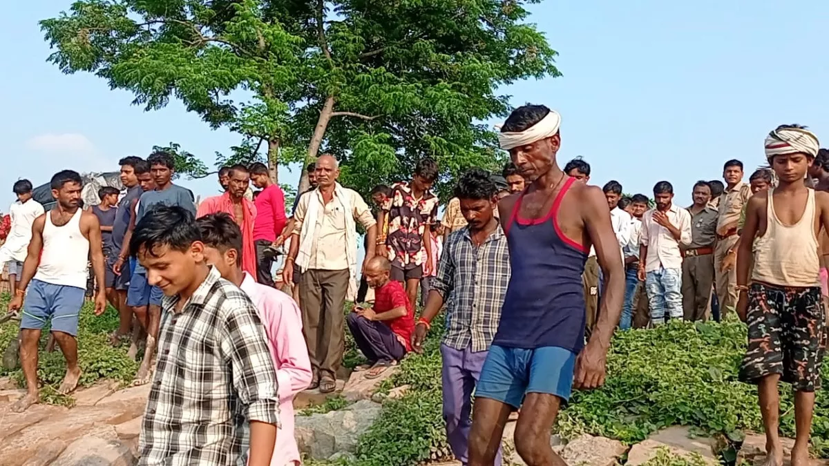 Bahraich News: बहराइच में घाघरा नदी में डूबे दो युवक, 20 घंटे बाद म‍िले दोनों के शव, लाश देख बदहवास हुए पर‍िजन