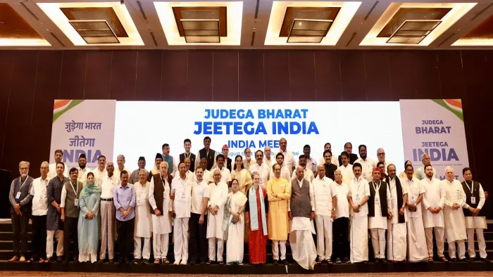 Opposition Party Meeting: I.N.D.I.A की बैठक में शामिल नेताओं की ग्रुप फोटो
