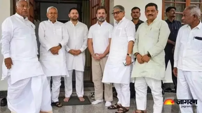 विपक्षी नेताओं ने लोकसभा चुनाव में सीट बंटवारे के तालमेल को भी अब गति देने की हिमायत की।(फोटो सोर्स: जागरण)