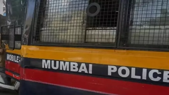 दावा था कि ताज होटल में धमाका करने के लिए दो आतंकी समुद्र के रास्ते से वहां पहुंच रहे हैं।