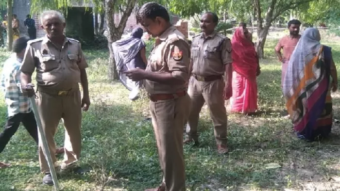 Pratapgarh News: प्रतापगढ़ के मकूनपुर में नवजात को कुत्तों ने नोच-नोचकर खाया