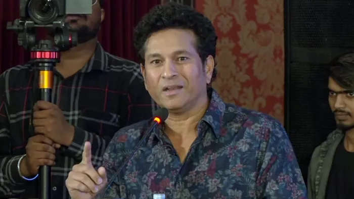 सचिन तेंदुलकर के घर के बाहर हुआ प्रदर्शन। फोटो- एक्स से साभार