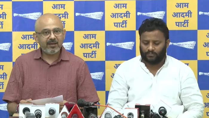आप ने रविवार को आपका विधायक-आपके द्वार अभियान शुरू किया।