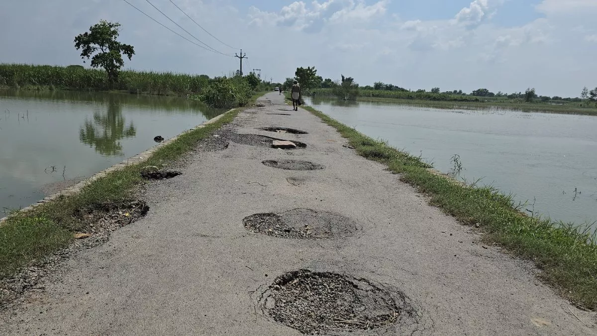 Ghaghara River: घाघरा का फिर बढ़ा जलस्तर, तीन गांवों की दो हजार आबादी बाढ़ से प्रभावित; कटान का बढ़ा खतरा