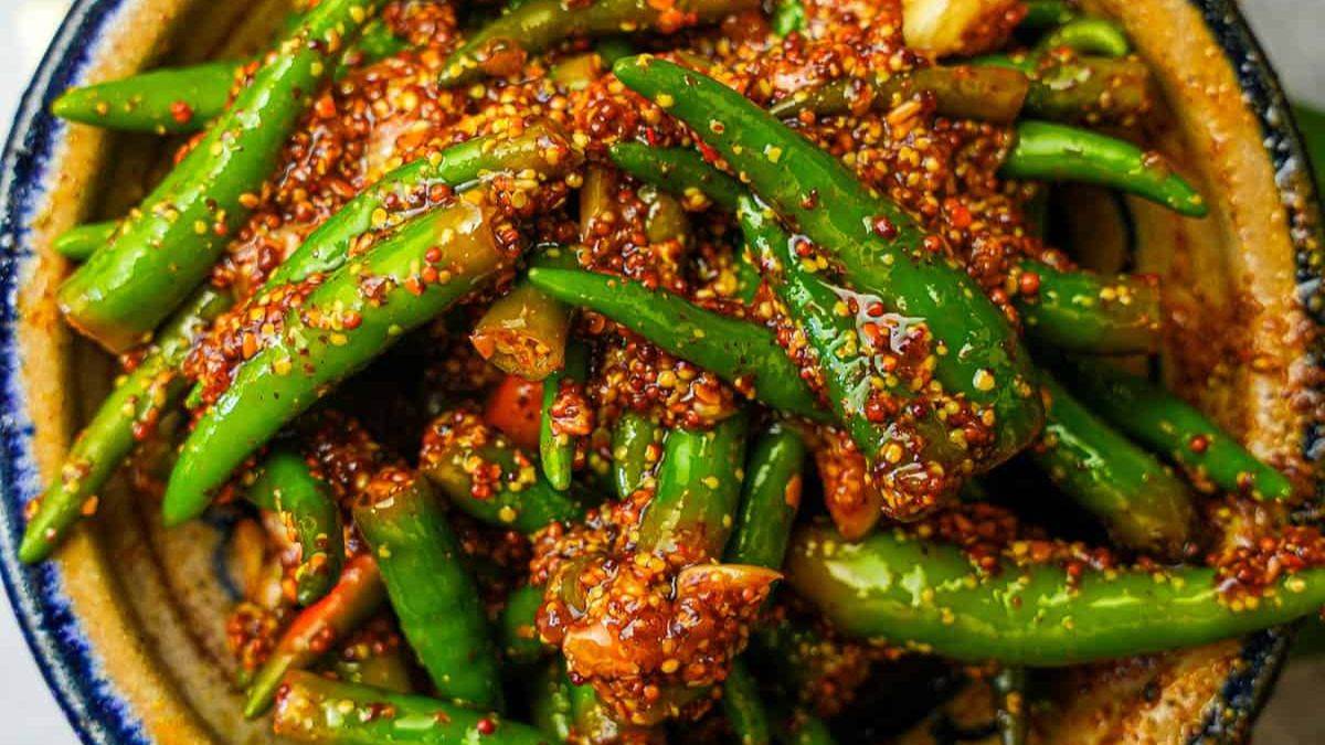 https://www.jagranimages.com/images/newimg/01092024/01_09_2024-green_chilli_pickle_recipe_23789317.jpg
