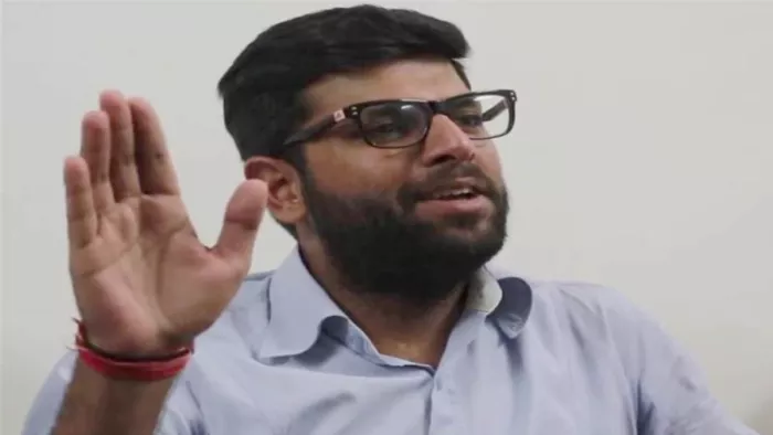 आचार संहिता के उल्लंघन को लेकर दिग्विजय चौटाला को चुनाव आयोग का नोटिस।