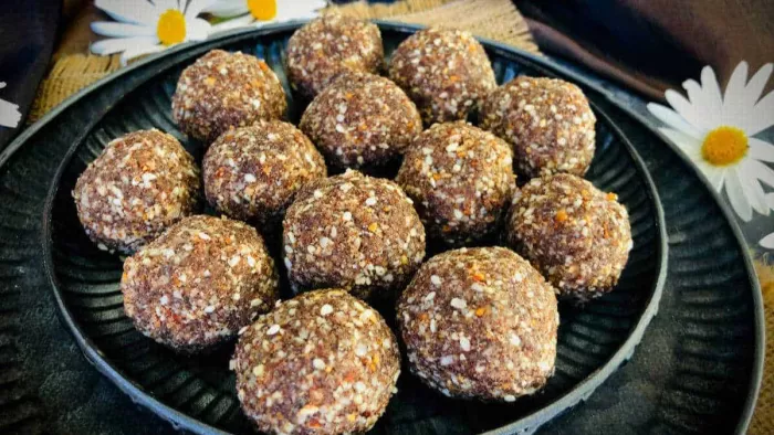 ऐसे बनाएं रागी के लड्डू (Picture Courtesy: Instagram)