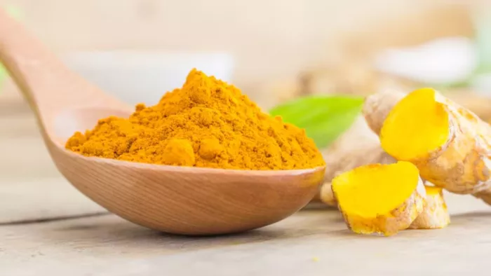 हल्दी लगाते समय भूलकर भी न करें ये गलतियां (Picture Courtesy: Freepik)